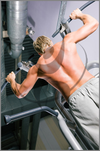 Muskelaufbau ohne Geräte - Klimmzüge gehören zu den wichtigsten Trainingsübungen